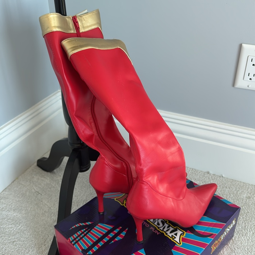 Wonder Woman costume Red and Gold Women's Knee-High Boots. Size 8